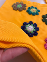 Carica l&#39;immagine nel visualizzatore di Gallery, Borsa in tessuto con applicazioni
