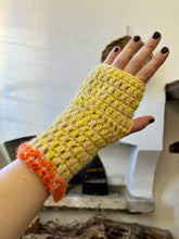 Carica l'immagine nel visualizzatore di Gallery, Manicotti uncinetto
