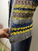 Carica l'immagine nel visualizzatore di Gallery, Gilet uncinetto
