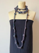 Carica l'immagine nel visualizzatore di Gallery, Collana Ambra in lana
