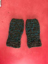 Carica l'immagine nel visualizzatore di Gallery, Manicotti uncinetto
