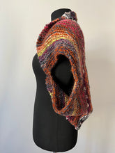 Carica l'immagine nel visualizzatore di Gallery, Coprispalle in lana
