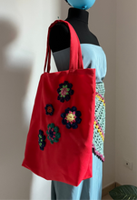 Carica l&#39;immagine nel visualizzatore di Gallery, Borsa in tessuto con applicazioni
