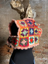 Carica l'immagine nel visualizzatore di Gallery, Coprispalle in lana
