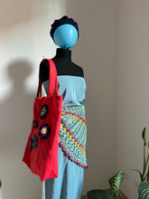 Carica l&#39;immagine nel visualizzatore di Gallery, Borsa in tessuto con applicazioni
