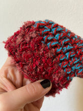 Carica l'immagine nel visualizzatore di Gallery, Manicotti uncinetto
