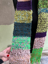 Carica l'immagine nel visualizzatore di Gallery, Sciarpa uncinetto
