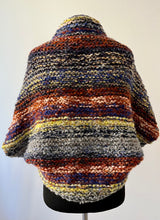 Carica l'immagine nel visualizzatore di Gallery, Coprispalle in lana
