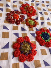 Carica l&#39;immagine nel visualizzatore di Gallery, Borsa in tessuto con applicazioni
