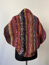 Carica l'immagine nel visualizzatore di Gallery, Coprispalle in lana
