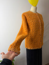 Carica l'immagine nel visualizzatore di Gallery, Cardigan uncinetto

