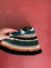 Carica l&#39;immagine nel visualizzatore di Gallery, Cloche uncinetto
