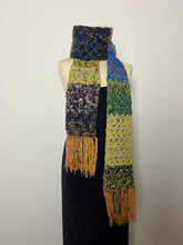 Carica l'immagine nel visualizzatore di Gallery, Sciarpa uncinetto
