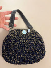 Carica l'immagine nel visualizzatore di Gallery, Pochette in lana
