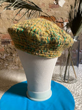 Carica l&#39;immagine nel visualizzatore di Gallery, Basco uncinetto
