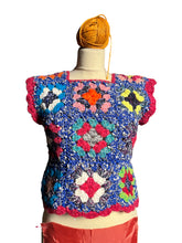 Carica l'immagine nel visualizzatore di Gallery, Gilet uncinetto in lana
