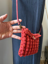 Carica l'immagine nel visualizzatore di Gallery, Pochette noccioline in cotone con tracolla
