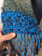 Carica l'immagine nel visualizzatore di Gallery, Sciarpa uncinetto
