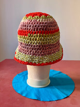 Carica l'immagine nel visualizzatore di Gallery, Cloche uncinetto in cotone
