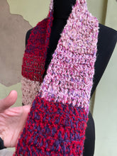 Carica l'immagine nel visualizzatore di Gallery, Sciarpa uncinetto
