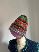 Carica l'immagine nel visualizzatore di Gallery, Cloche uncinetto
