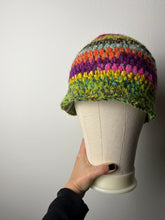 Carica l&#39;immagine nel visualizzatore di Gallery, Cloche uncinetto
