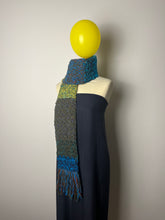 Carica l'immagine nel visualizzatore di Gallery, Sciarpa uncinetto
