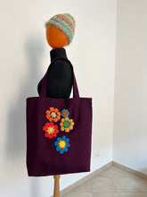 Carica l&#39;immagine nel visualizzatore di Gallery, Borsa in tessuto con applicazioni
