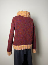 Carica l'immagine nel visualizzatore di Gallery, Pullover in lana in maglia ai ferri
