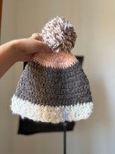 Carica l'immagine nel visualizzatore di Gallery, Pompon hat in lana
