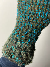 Carica l'immagine nel visualizzatore di Gallery, Manicotti uncinetto
