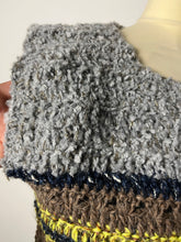 Carica l'immagine nel visualizzatore di Gallery, Gilet uncinetto
