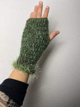 Carica l'immagine nel visualizzatore di Gallery, Manicotti uncinetto
