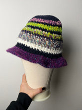 Carica l&#39;immagine nel visualizzatore di Gallery, Cloche uncinetto
