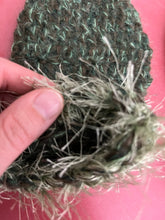 Carica l'immagine nel visualizzatore di Gallery, Manicotti uncinetto
