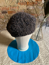 Carica l&#39;immagine nel visualizzatore di Gallery, Basco uncinetto
