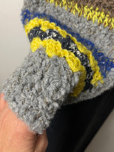 Carica l'immagine nel visualizzatore di Gallery, Gilet uncinetto
