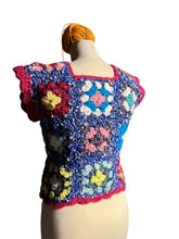 Carica l'immagine nel visualizzatore di Gallery, Gilet uncinetto in lana
