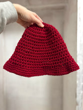 Carica l'immagine nel visualizzatore di Gallery, Cloche uncinetto in cotone bordeaux
