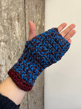 Carica l'immagine nel visualizzatore di Gallery, Manicotti uncinetto
