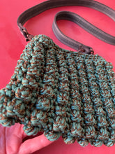 Carica l'immagine nel visualizzatore di Gallery, Pochette noccioline in cotone con tracolla
