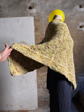 Carica l'immagine nel visualizzatore di Gallery, Poncho in lana
