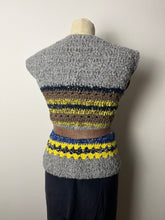 Carica l'immagine nel visualizzatore di Gallery, Gilet uncinetto
