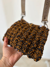 Carica l'immagine nel visualizzatore di Gallery, Pochette noccioline in cotone con tracolla in pelle
