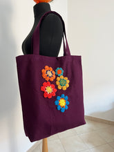 Carica l&#39;immagine nel visualizzatore di Gallery, Borsa in tessuto con applicazioni
