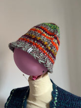 Carica l'immagine nel visualizzatore di Gallery, Cloche uncinetto
