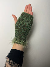 Carica l'immagine nel visualizzatore di Gallery, Manicotti uncinetto
