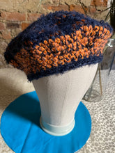 Carica l&#39;immagine nel visualizzatore di Gallery, Basco uncinetto
