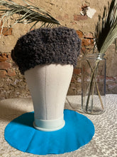 Carica l&#39;immagine nel visualizzatore di Gallery, Basco uncinetto
