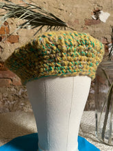 Carica l&#39;immagine nel visualizzatore di Gallery, Basco uncinetto
